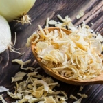 Reasons to Prefer Dried Onion Flakes Over Fresh Onions